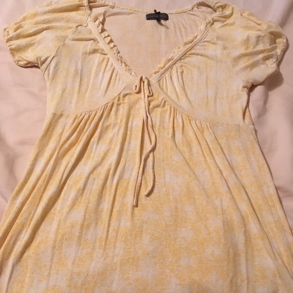 Kristin Davis yellow blouse